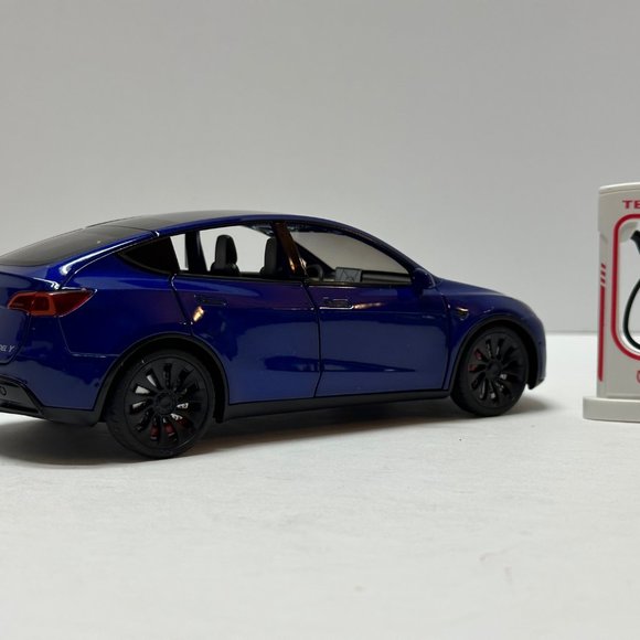 1:24 Tesla Model Y Diecast With Headlight & Taillight LED Blue - Picture 3 of 8